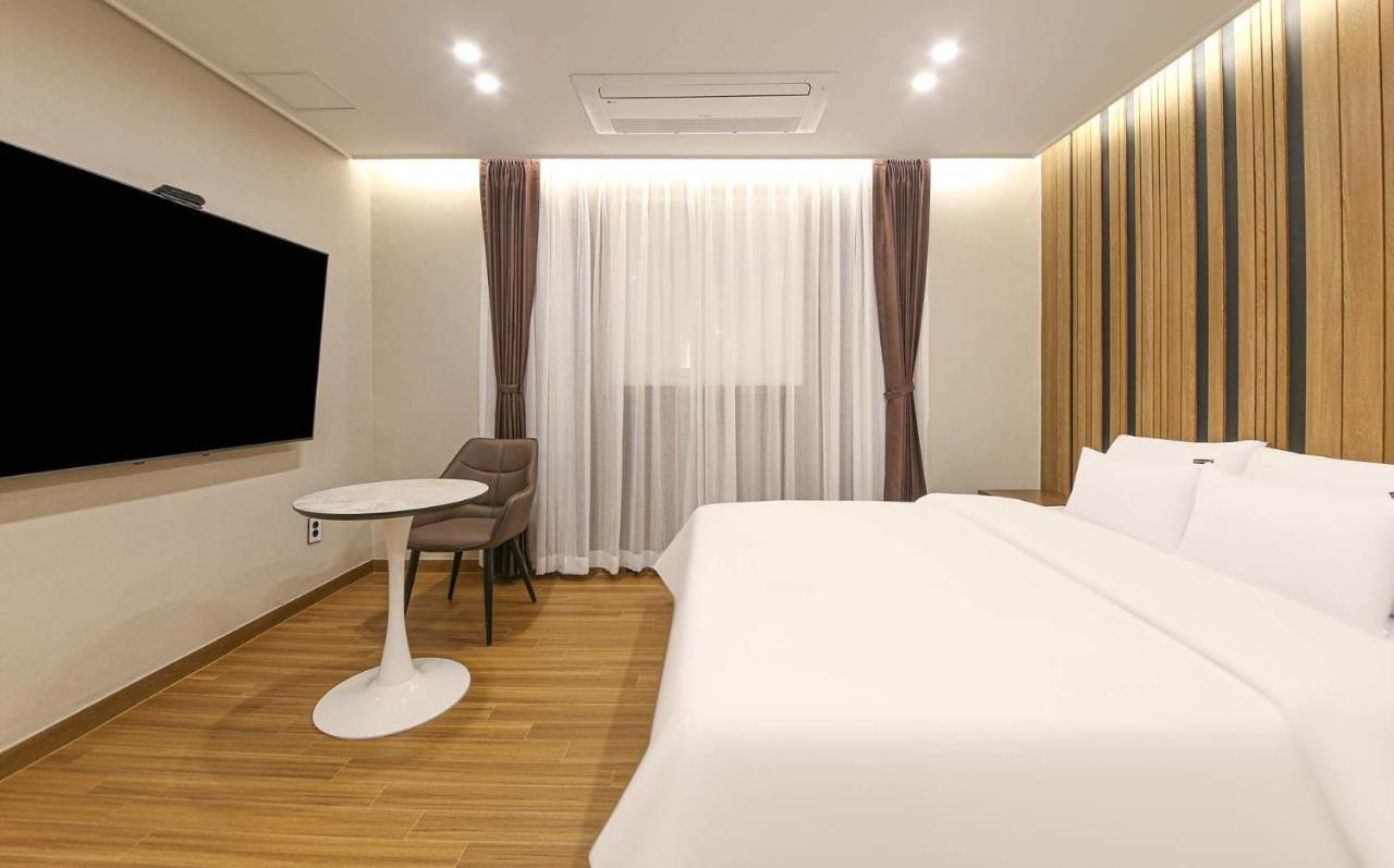 Brown Dot Hotel Sinan Gwangju Metropolitan City Exterior foto