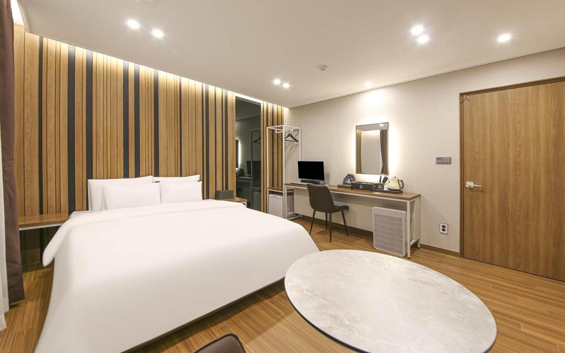 Brown Dot Hotel Sinan Gwangju Metropolitan City Exterior foto